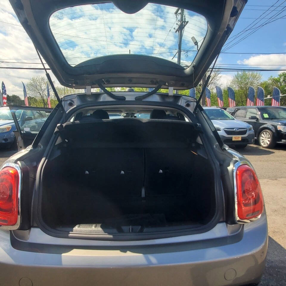 Used 2019 MINI Cooper 4-Door Hardtop image 26