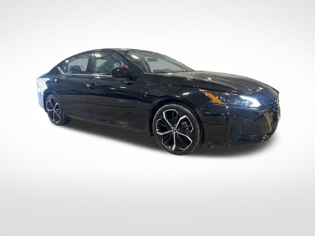 Certified 2024 Nissan Altima 2.5 SR w/ SR Premium Package image 3