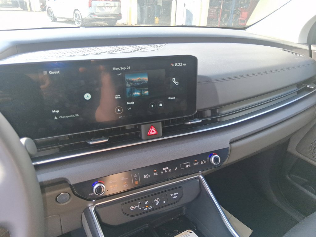 Certified 2026 Kia Carnival EX FWD image 14