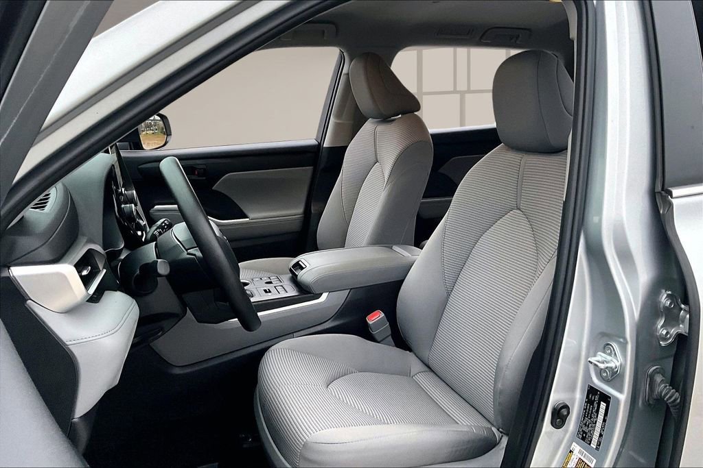 Used 2023 Toyota Highlander L image 21