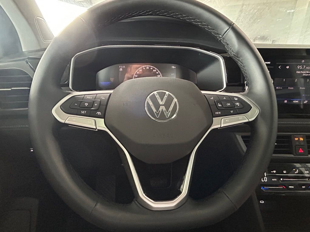 Used 2025 Volkswagen Taos SE image 24