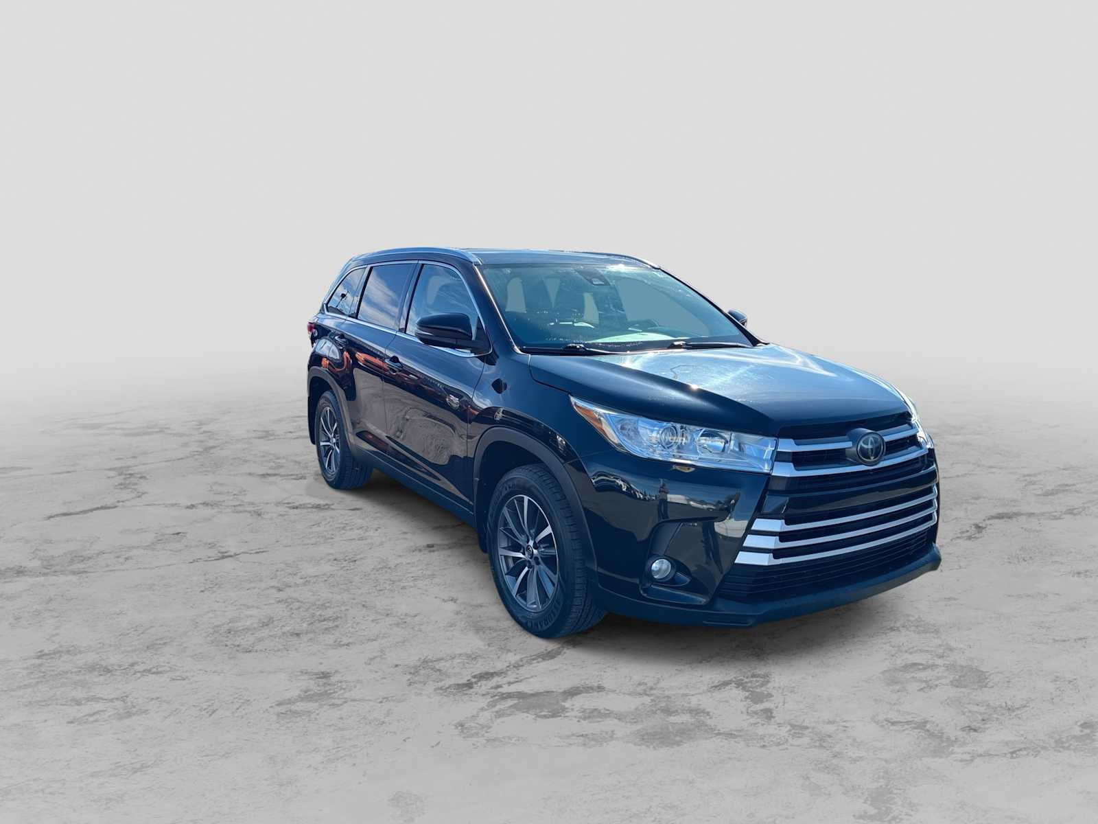 Used 2019 Toyota Highlander XLE image 2