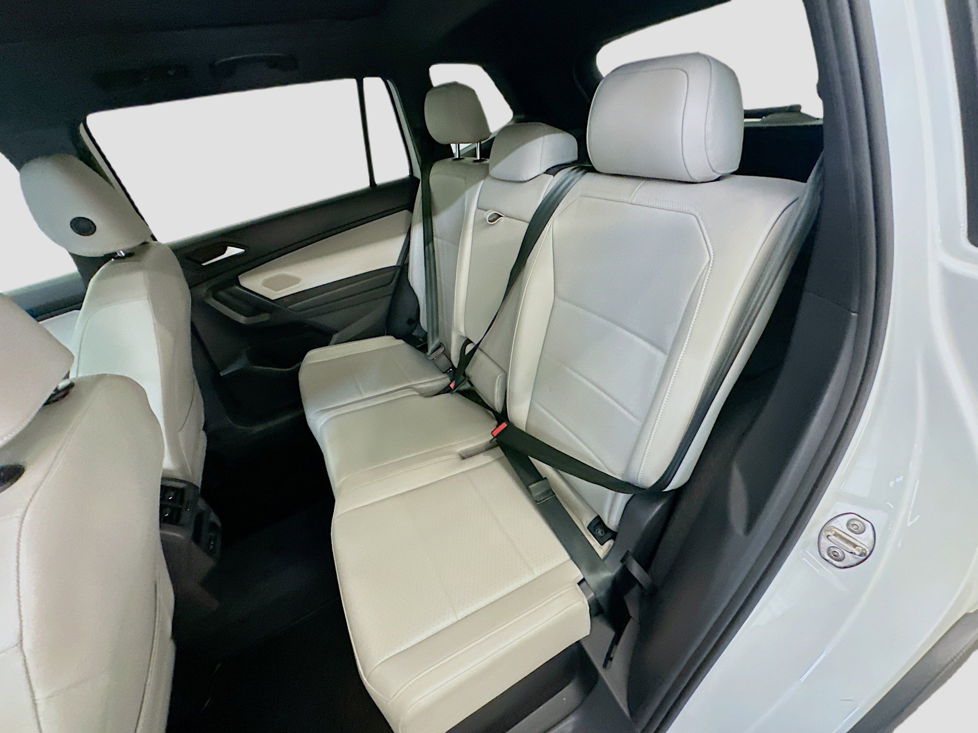 Used 2021 Volkswagen Tiguan SE R-Line image 30