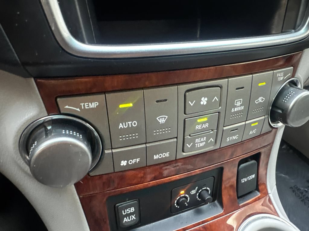 Used 2013 Toyota Highlander Limited AWD/4WD image 71