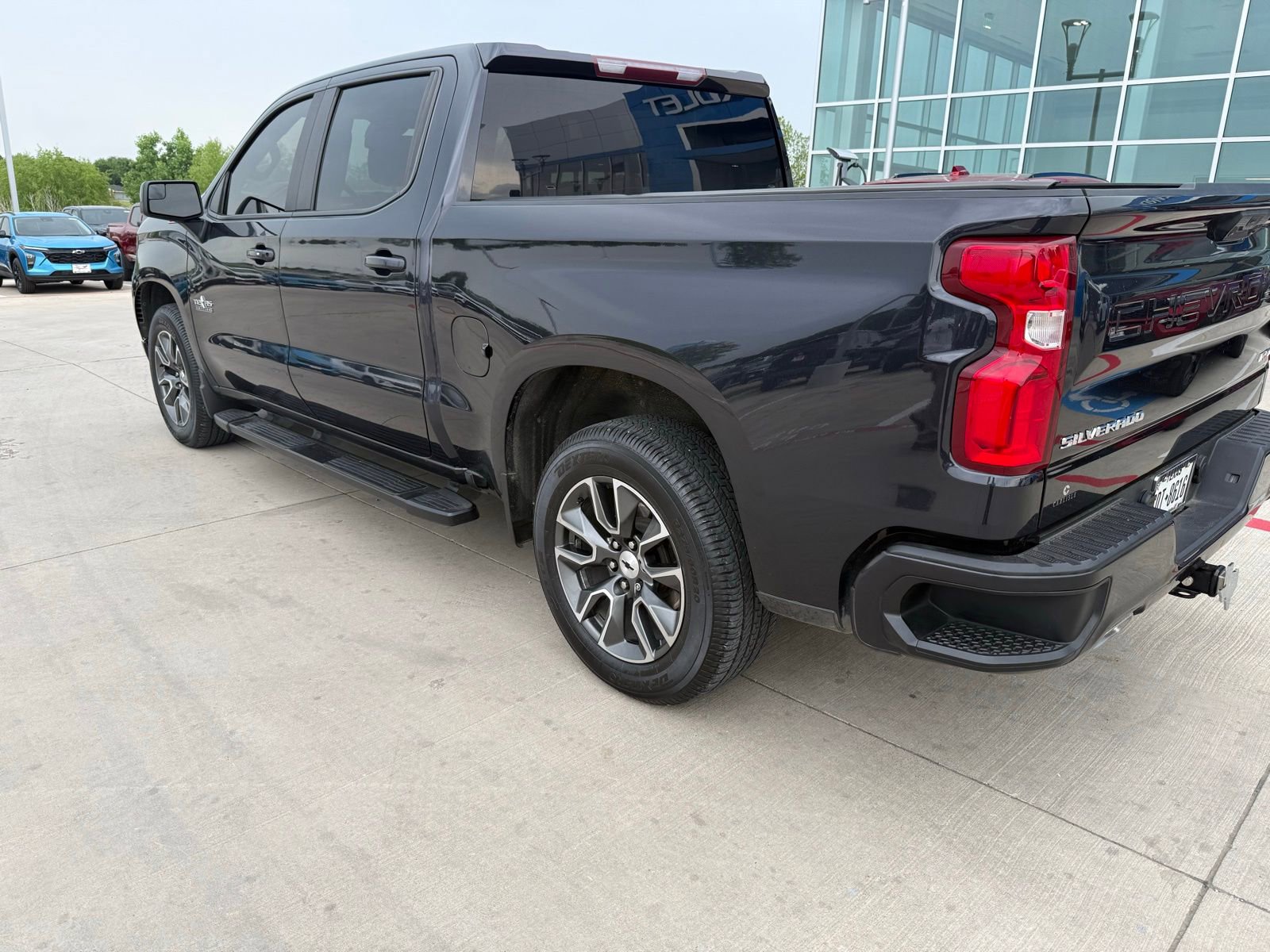 Used 2022 Chevrolet Silverado 1500 RST AWD/4WD image 3
