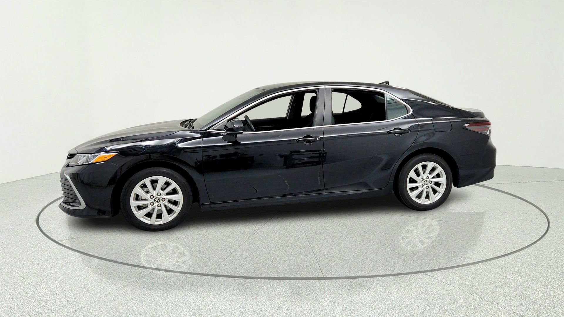 Used 2023 Toyota Camry LE FWD image 2