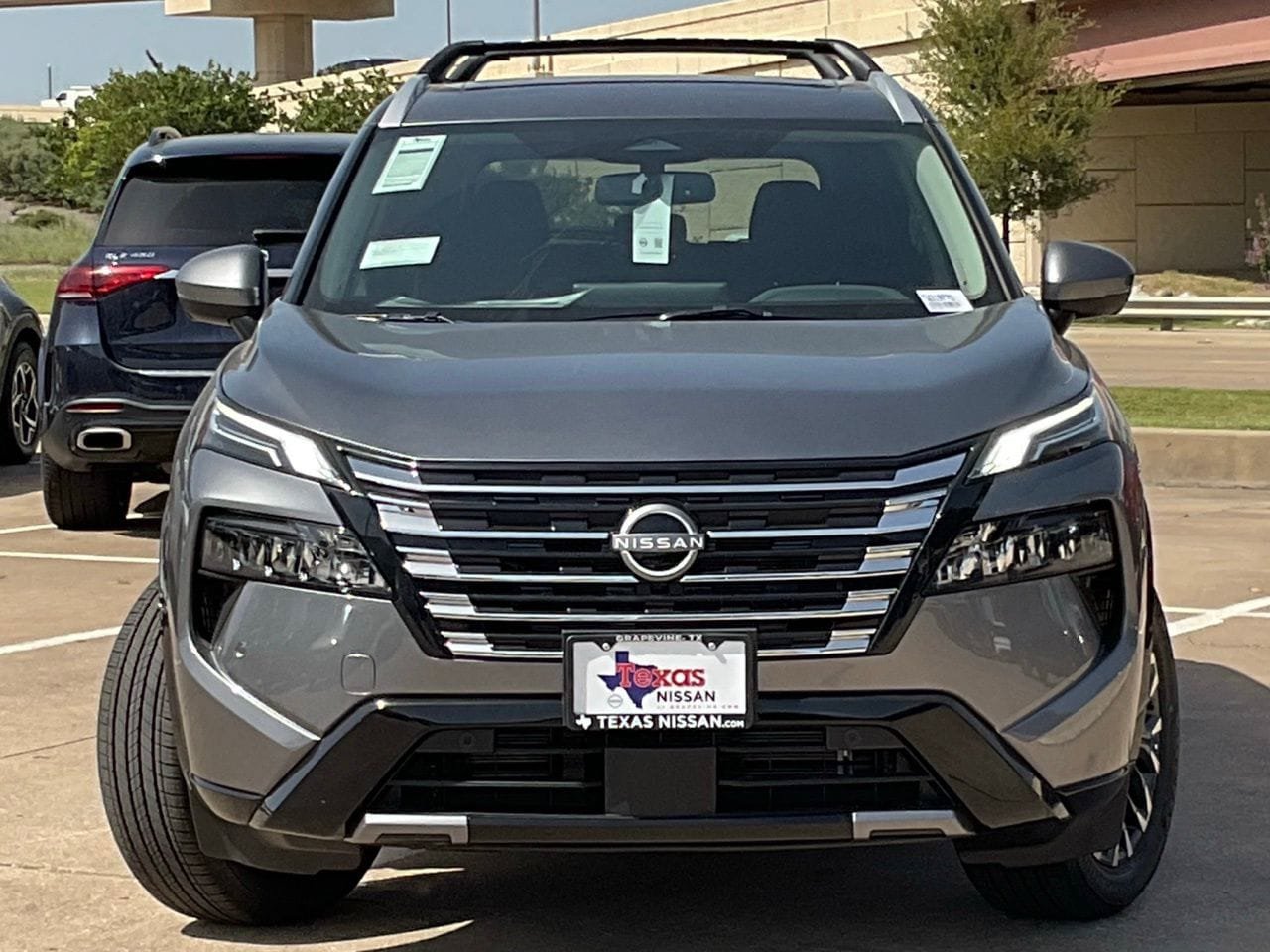 New 2026 Nissan Rogue Platinum AWD/4WD image 2