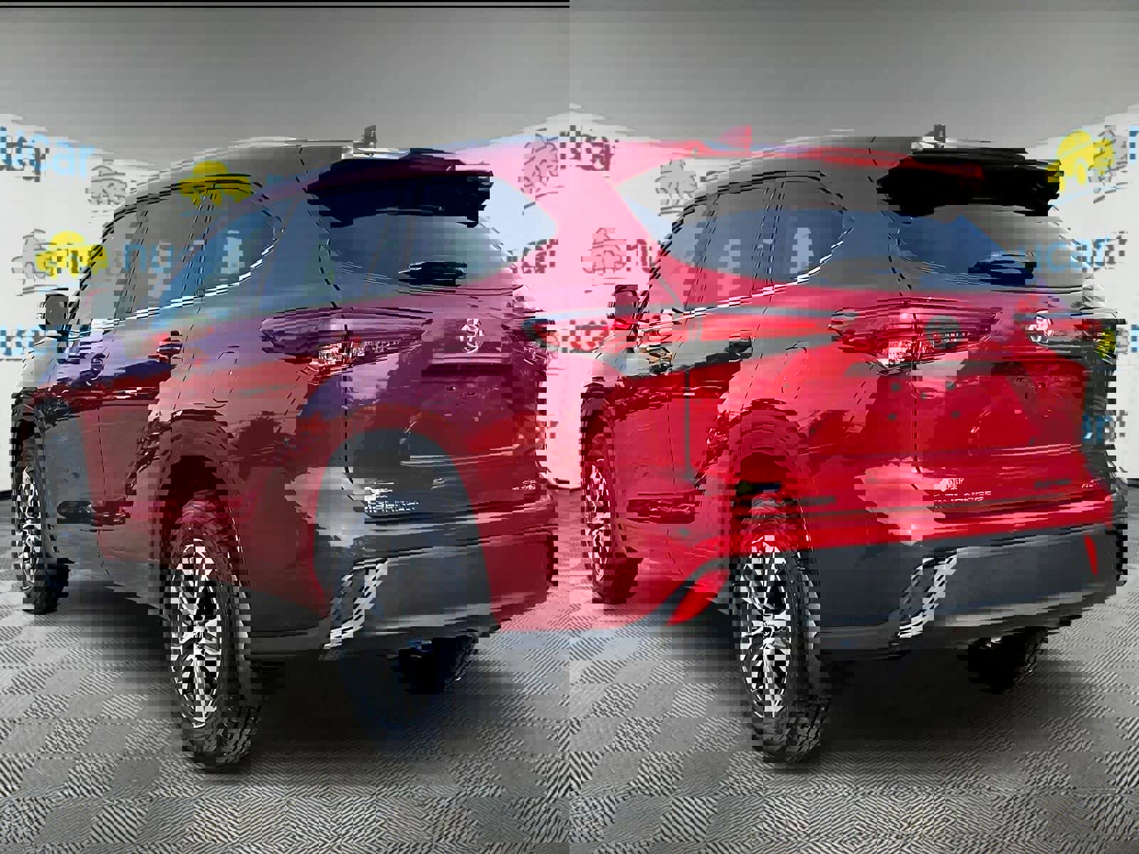 Used 2023 Toyota Highlander XLE image 4