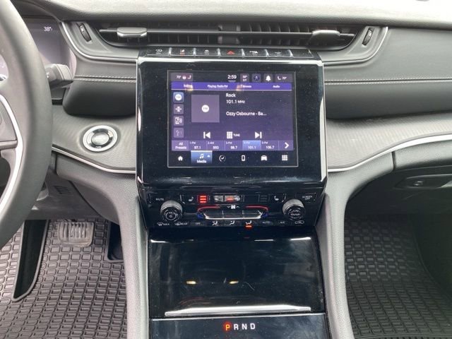 Used 2024 Jeep Grand Cherokee Altitude image 27