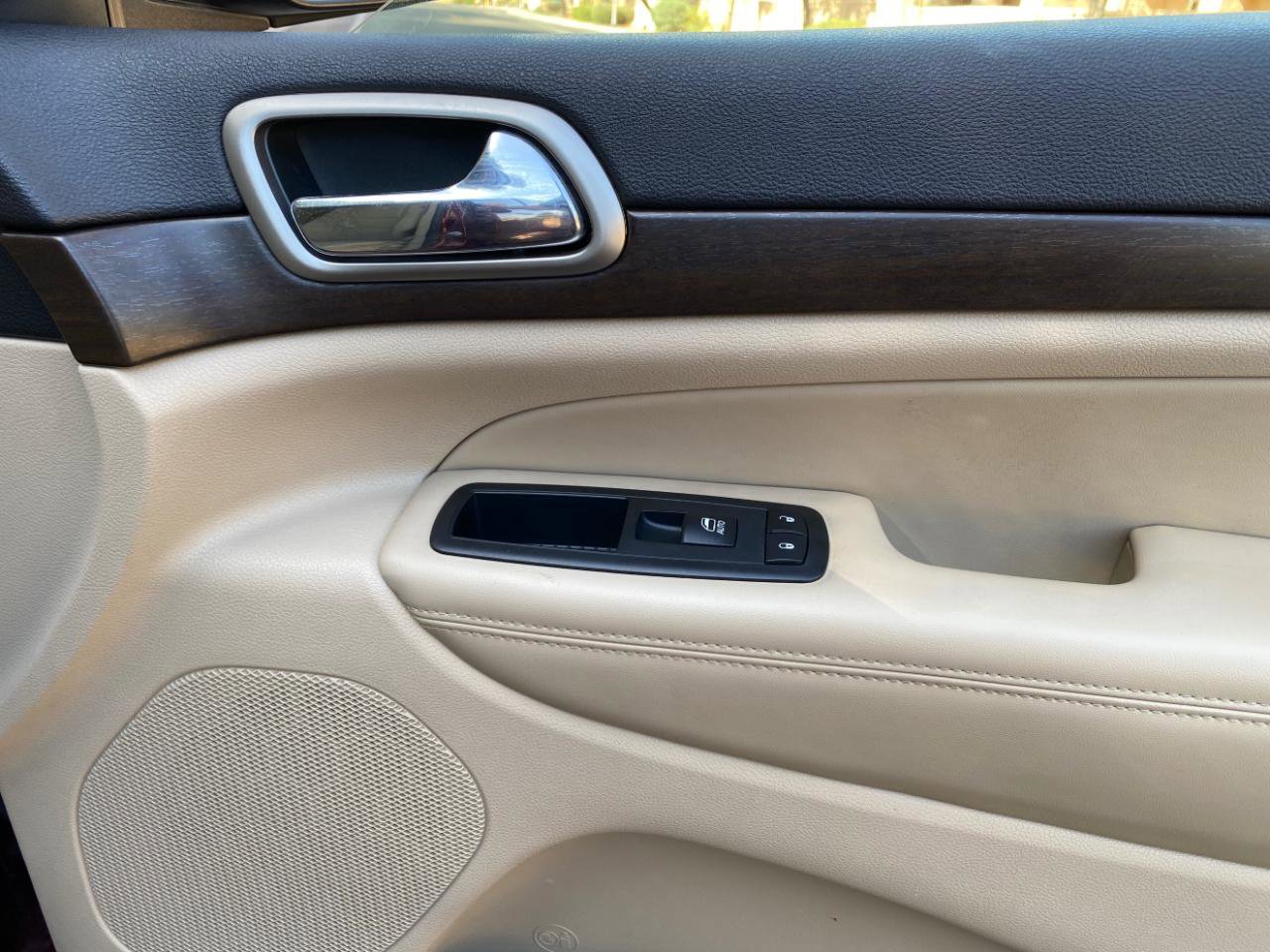 Used 2016 Jeep Grand Cherokee Laredo image 47