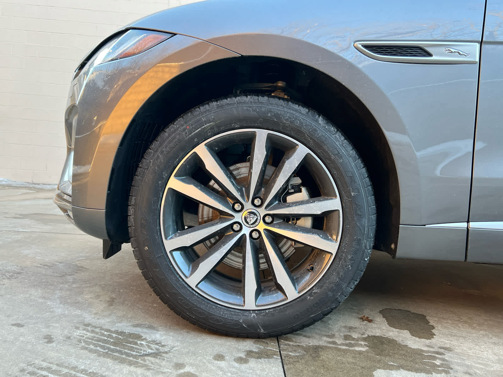 Used 2025 Jaguar F-PACE R-Dynamic S AWD/4WD image 6