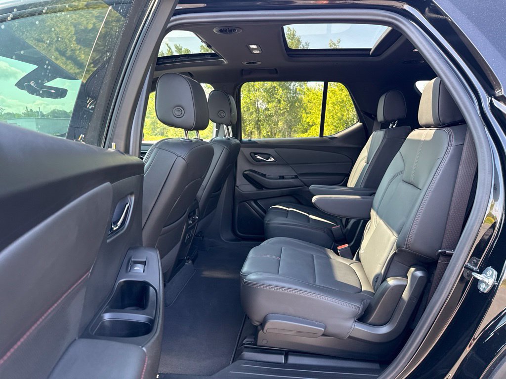 Used 2023 Chevrolet Traverse RS AWD/4WD image 25