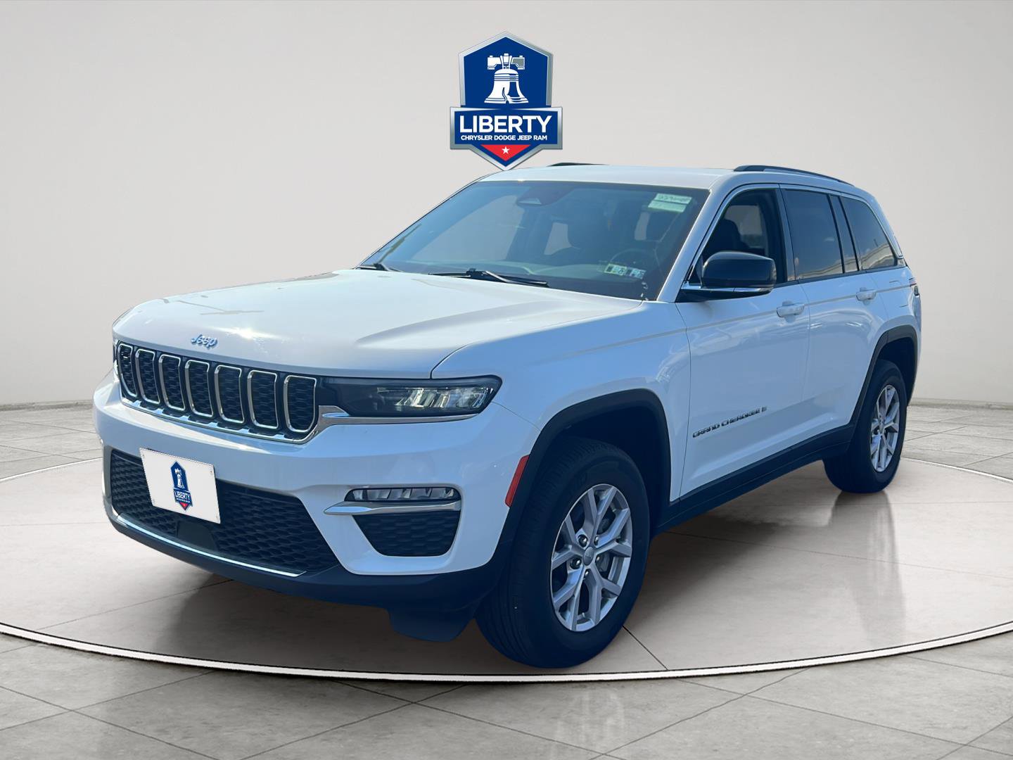 Certified 2022 Jeep Grand Cherokee Limited AWD/4WD image 33