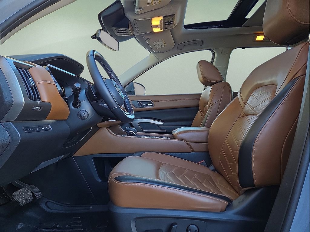 Used 2022 Nissan Pathfinder Platinum w/ Cargo Package image 24