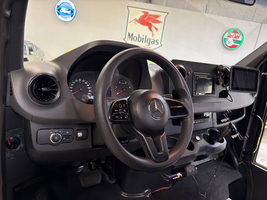 Used 2019 Mercedes-Benz Sprinter 170 Cargo image 25