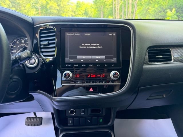 Used 2020 Mitsubishi Outlander AWD image 21