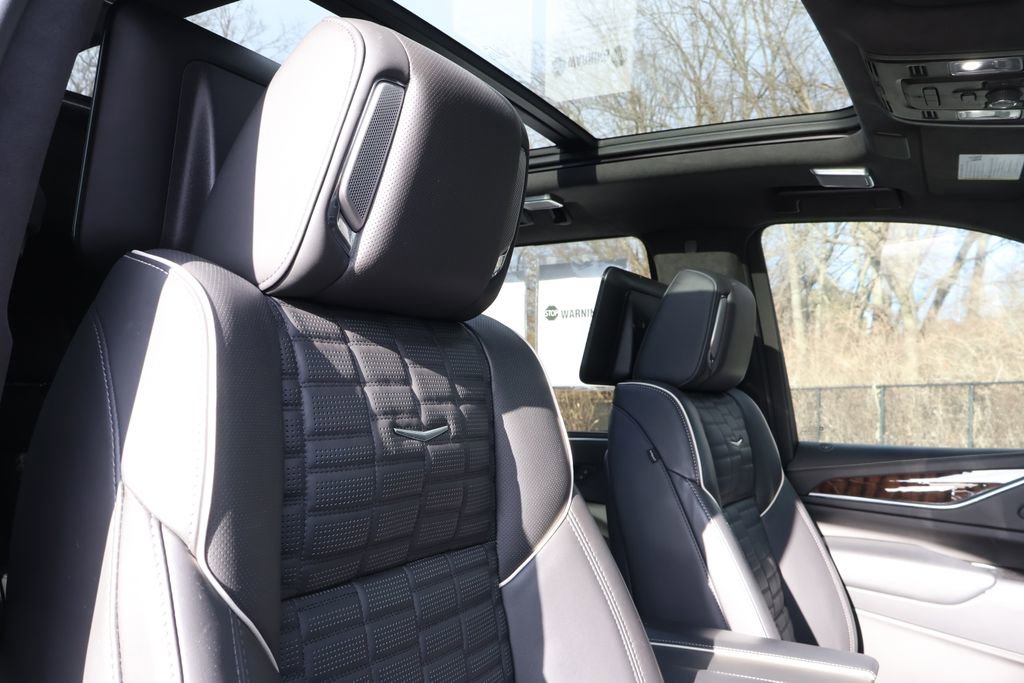 Used 2023 Cadillac Escalade Sport Platinum w/ LPO, ONYX Package image 47