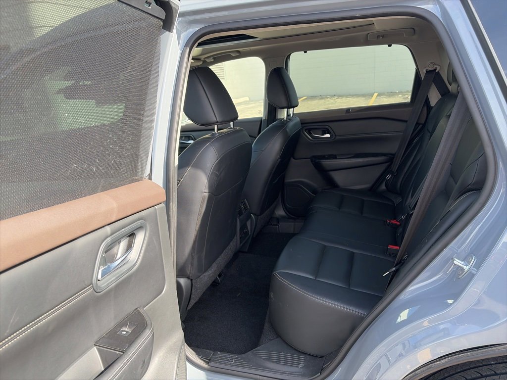 Used 2023 Nissan Rogue SL w/ SL Premium Package image 21