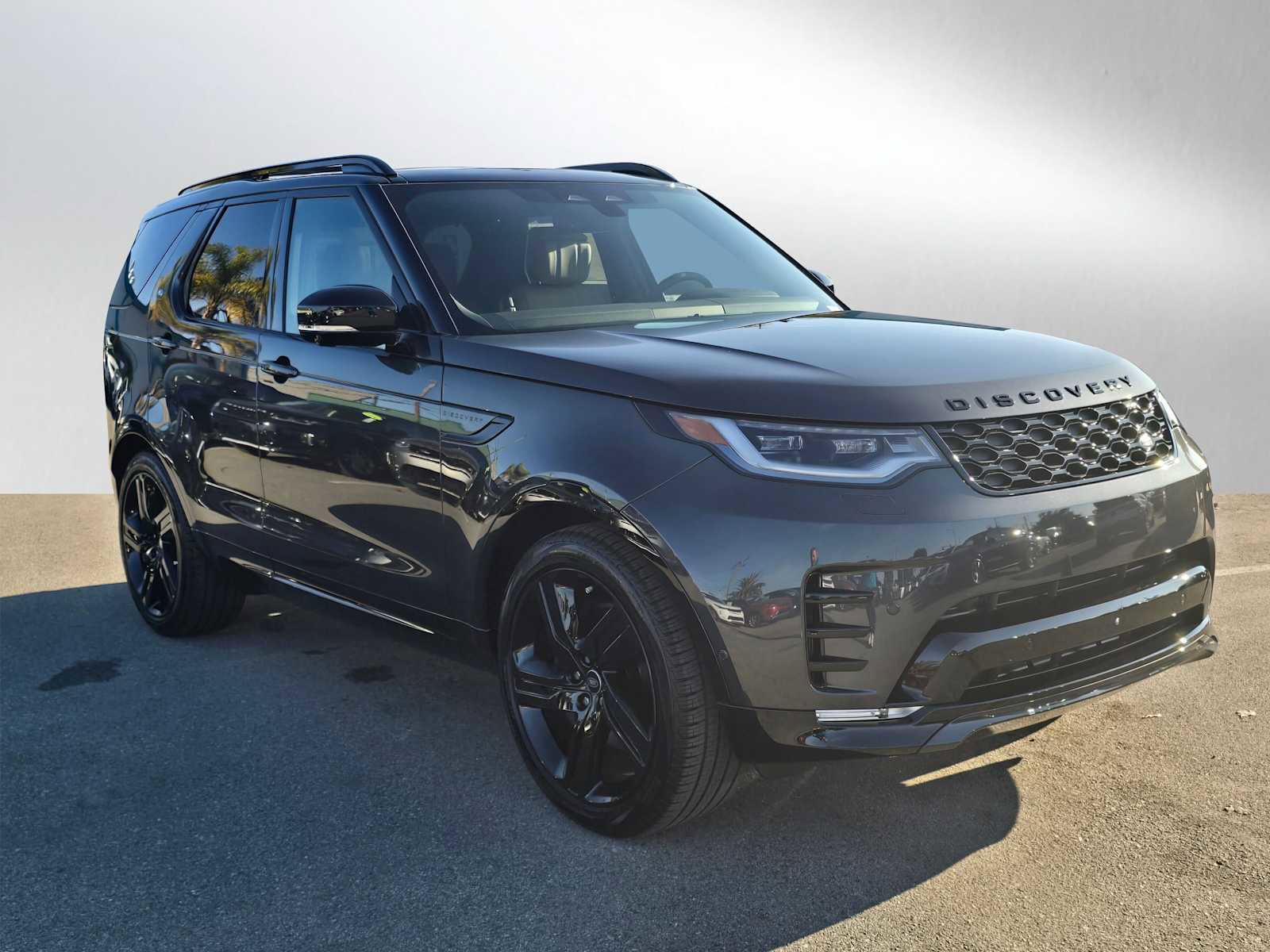 New 2025 Land Rover Discovery Dynamic SE image 7