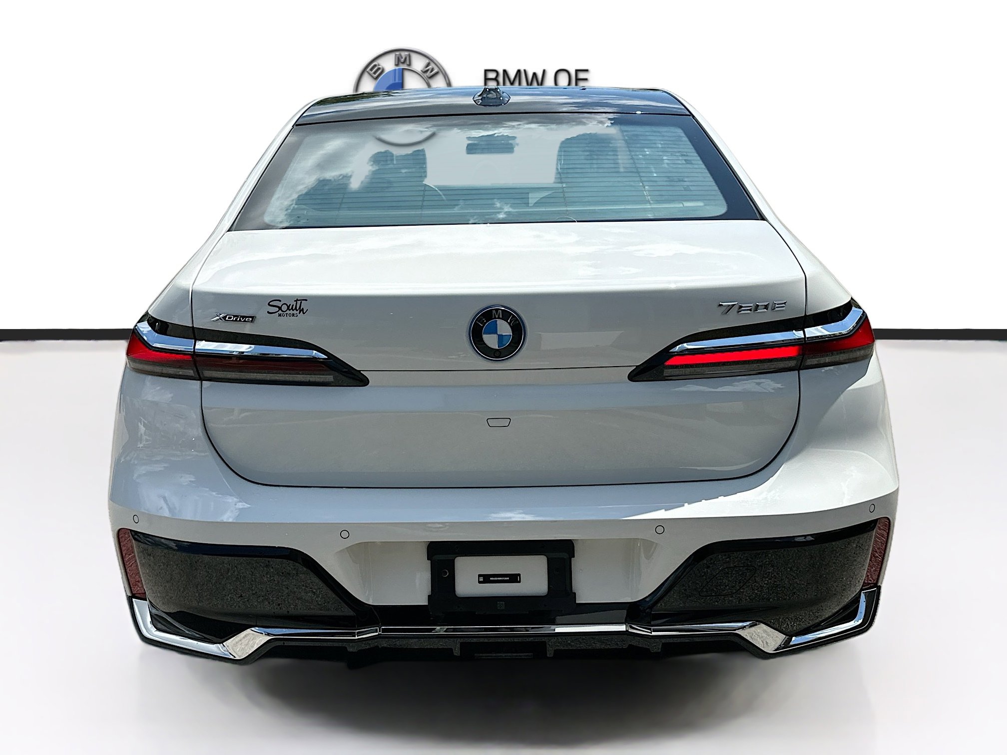 Used 2024 BMW 750e xDrive AWD/4WD image 6