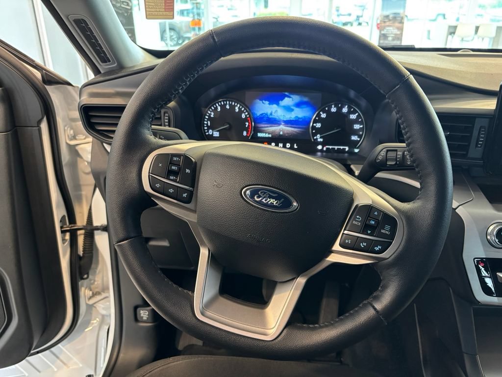 Used 2024 Ford Explorer XLT AWD/4WD image 17