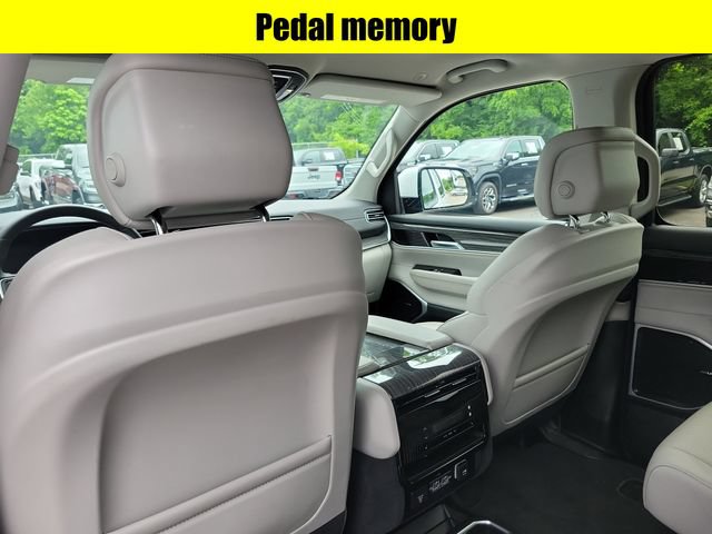 Certified 2022 Jeep Wagoneer Series III w/ Flexible Seating Group AWD/4WD image 27