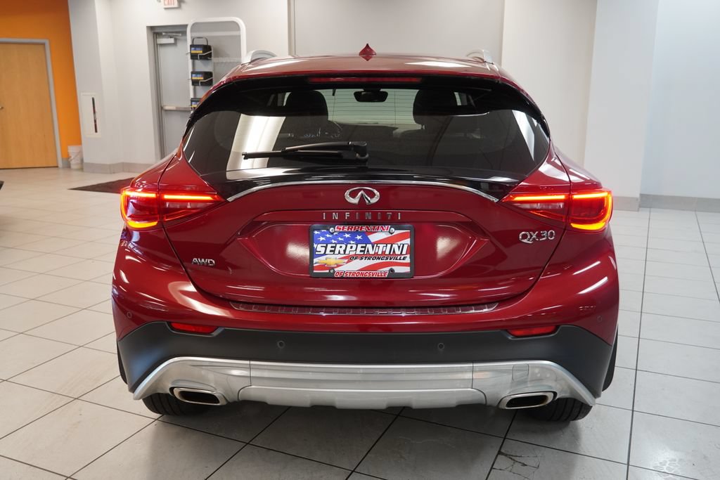 Used 2017 INFINITI QX30 Premium w/ Navigation Package AWD/4WD image 9