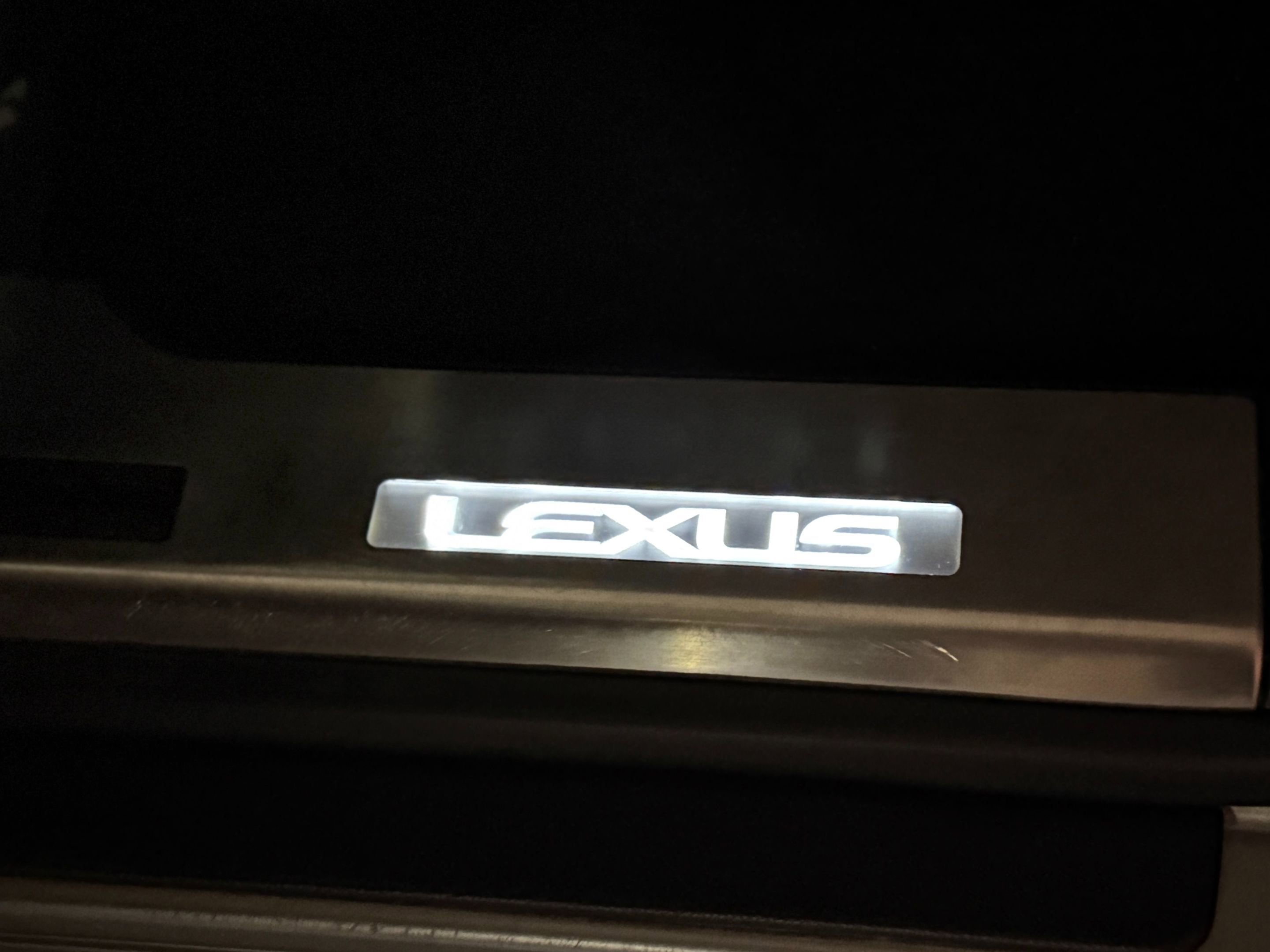 Used 2019 Lexus LX 570 4WD w/ Luxury Package image 15