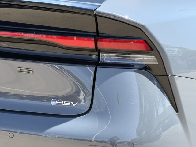 Used 2025 Toyota Prius LE FWD image 6