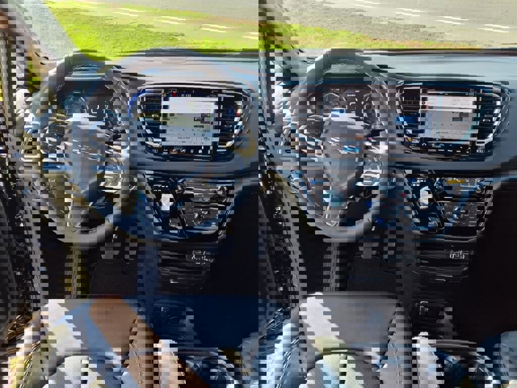 New 2025 Chrysler Voyager LX image 10