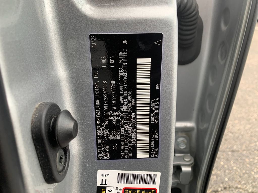 Used 2023 Toyota Highlander LE image 33