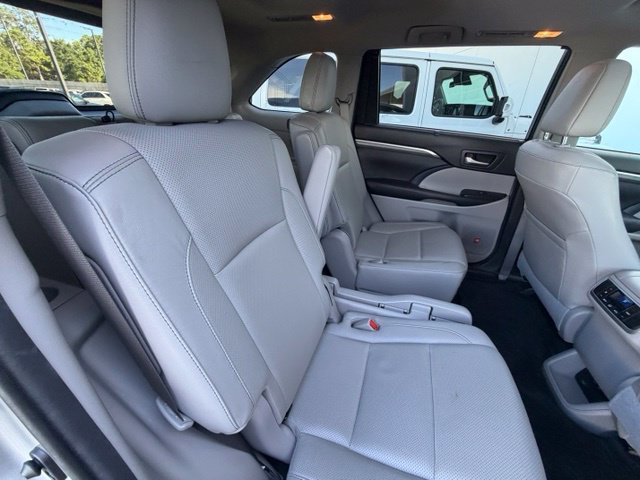 Used 2017 Toyota Highlander Limited FWD image 29