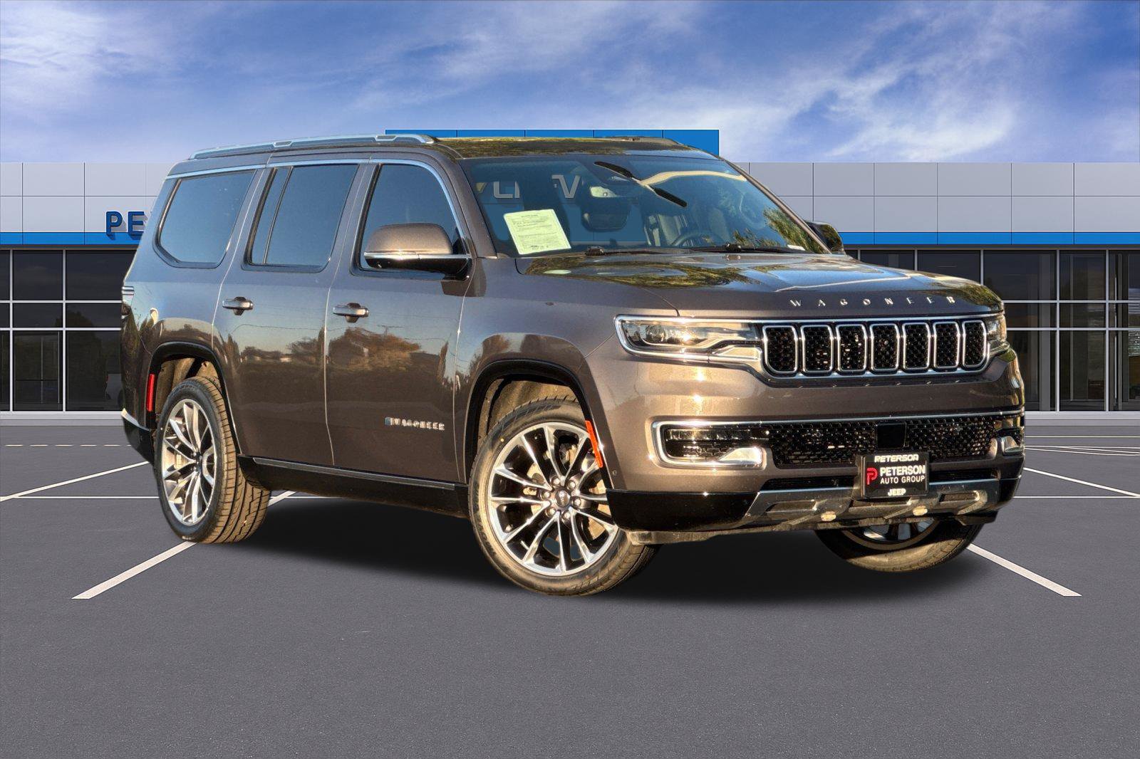 Used 2022 Jeep Wagoneer Series III w/ Premium Group I AWD/4WD image 2