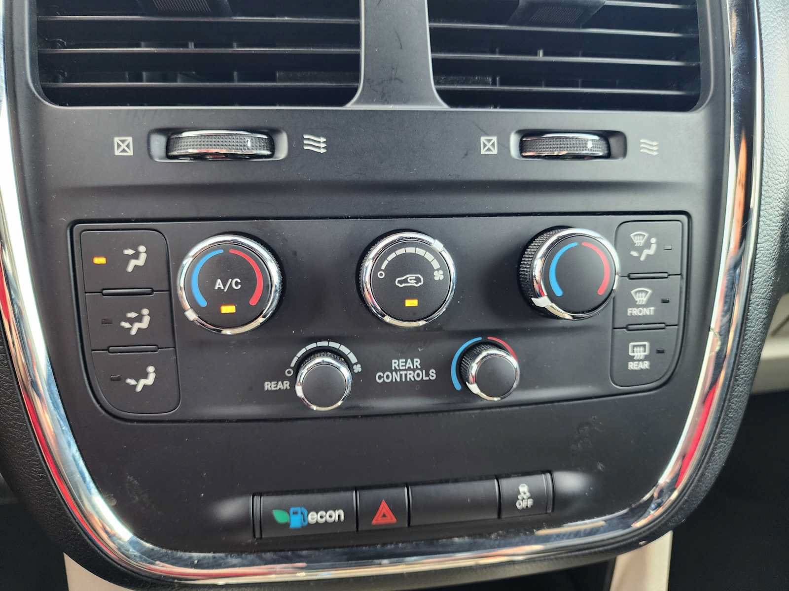 Used 2020 Dodge Grand Caravan SXT FWD image 24