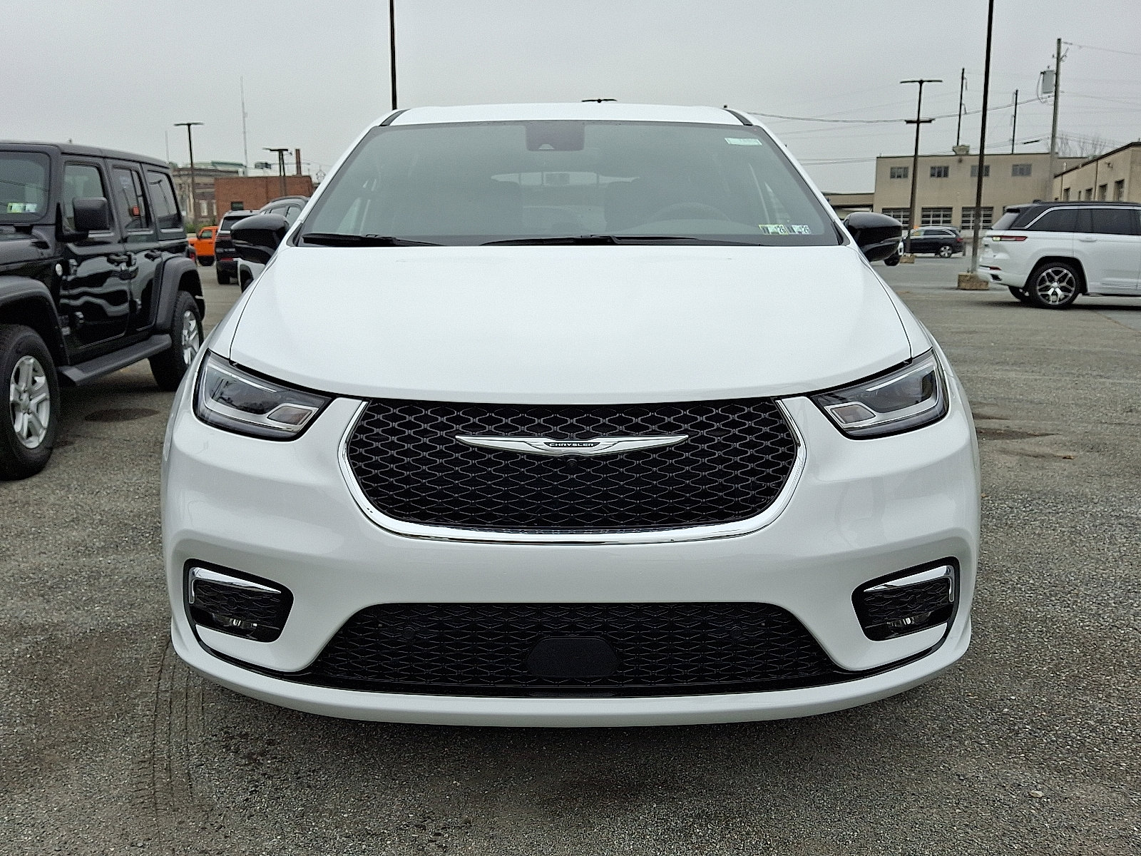 New 2026 Chrysler Pacifica Select image 2