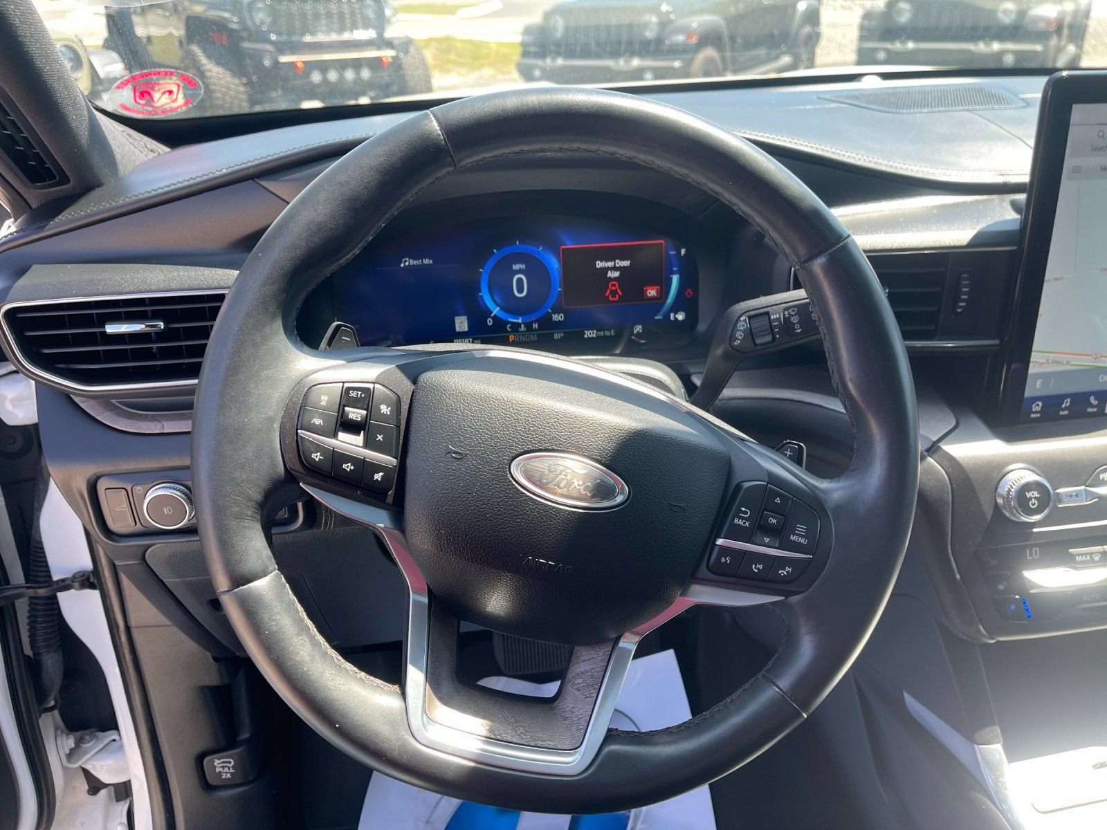 Used 2020 Ford Explorer Platinum w/ Premium Technology Package AWD/4WD image 29