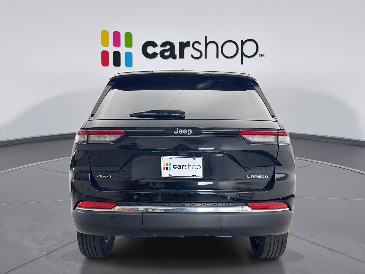 Used 2023 Jeep Grand Cherokee Laredo AWD/4WD image 4