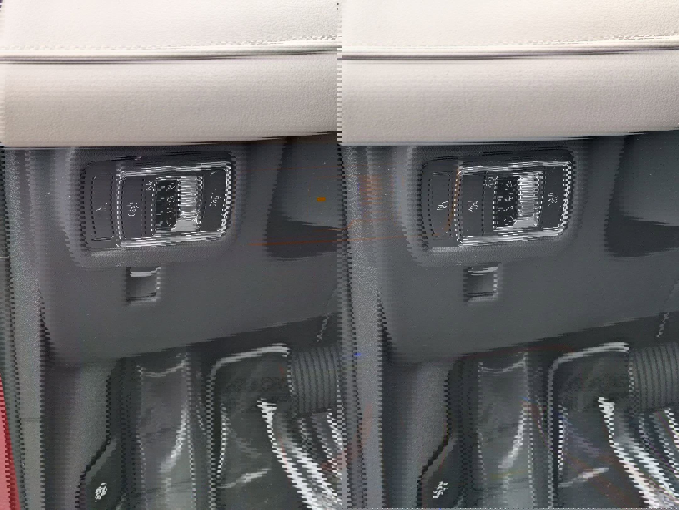 Used 2025 Lincoln Nautilus Premier w/ Equipment Group 102A image 16