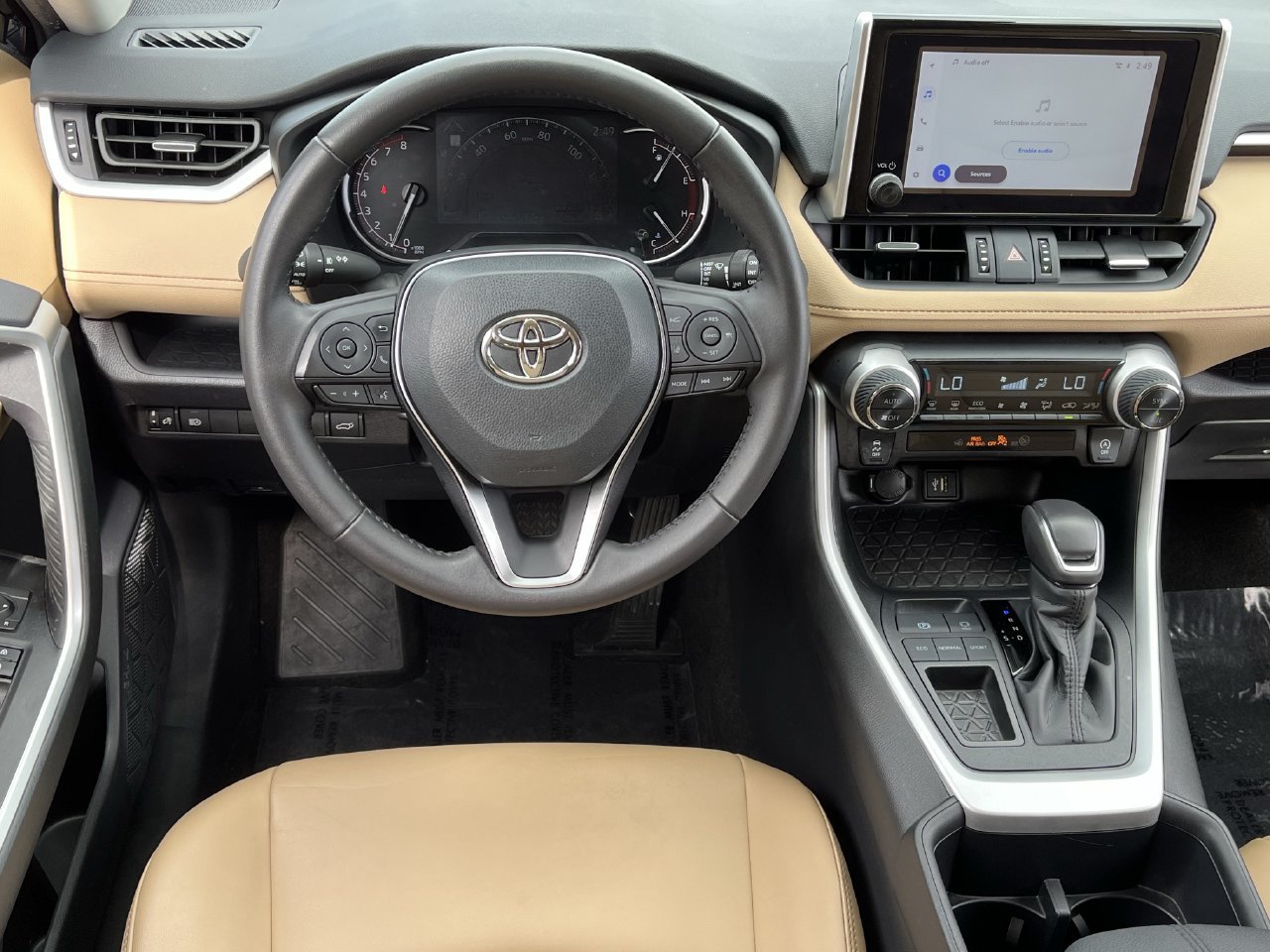 Used 2025 Toyota RAV4 XLE Premium FWD image 10