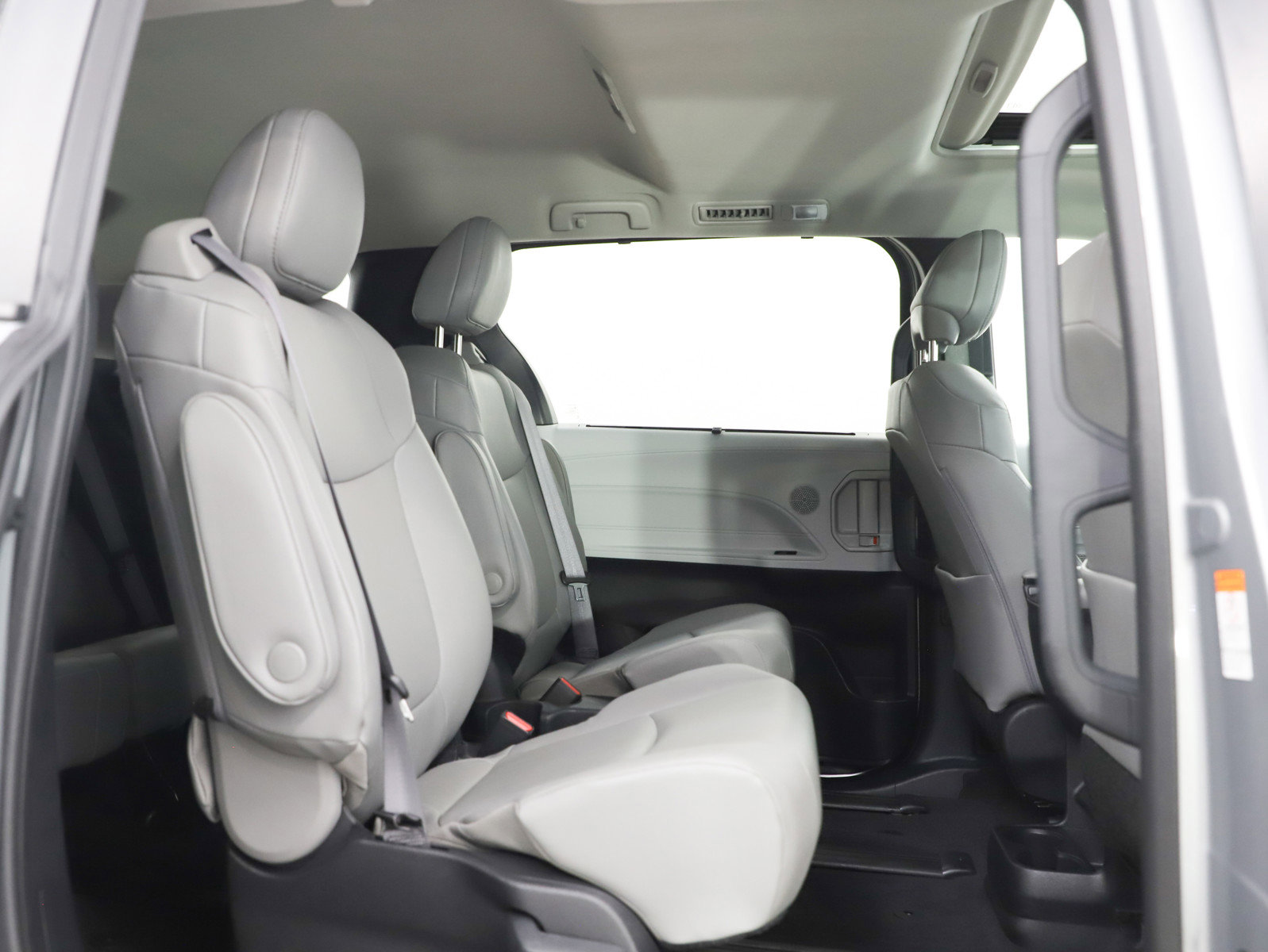 Used 2025 Toyota Sienna XLE image 13