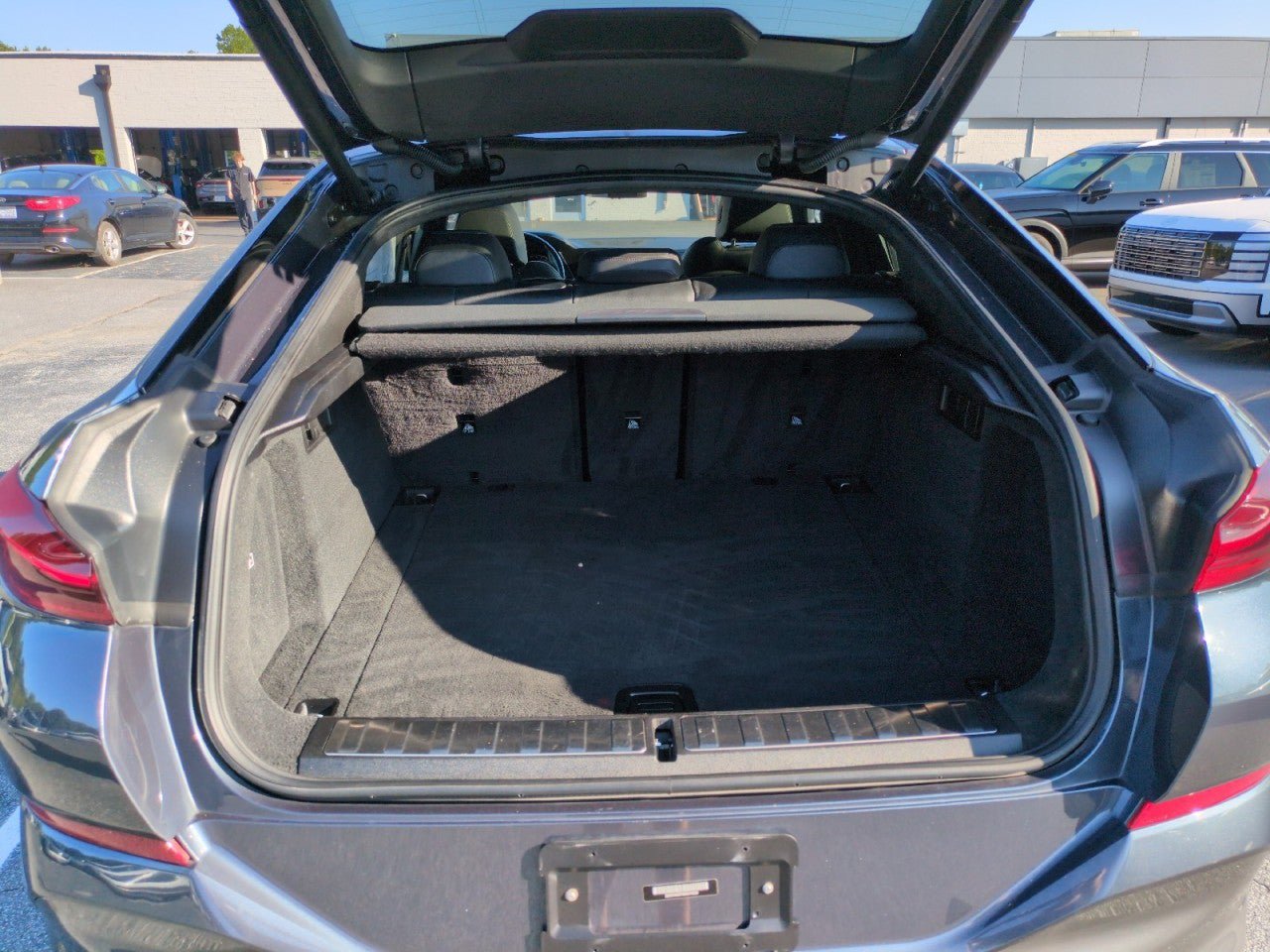 Used 2021 BMW X6 xDrive40i AWD/4WD image 25