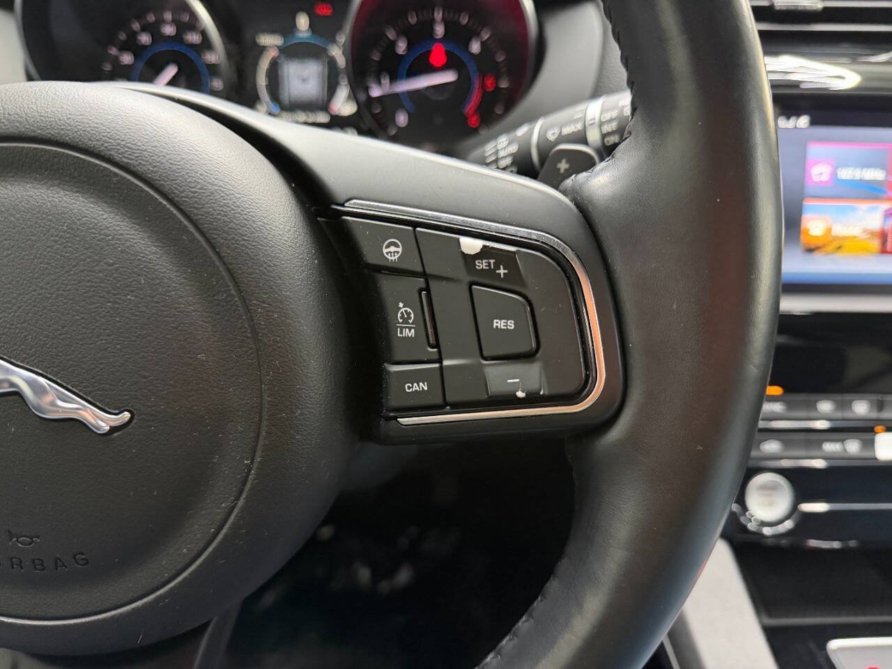 Used 2017 Jaguar F-PACE Premium AWD/4WD image 24