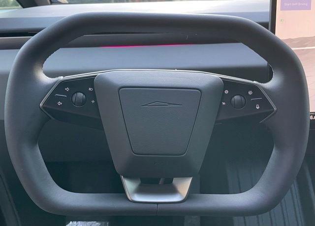 Used 2025 Tesla Cybertruck 2WD Crew Cab image 21
