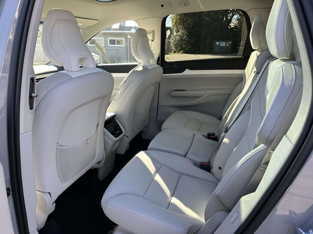 New 2025 Volvo EX90 Plus w/ Protection Package Premier image 13