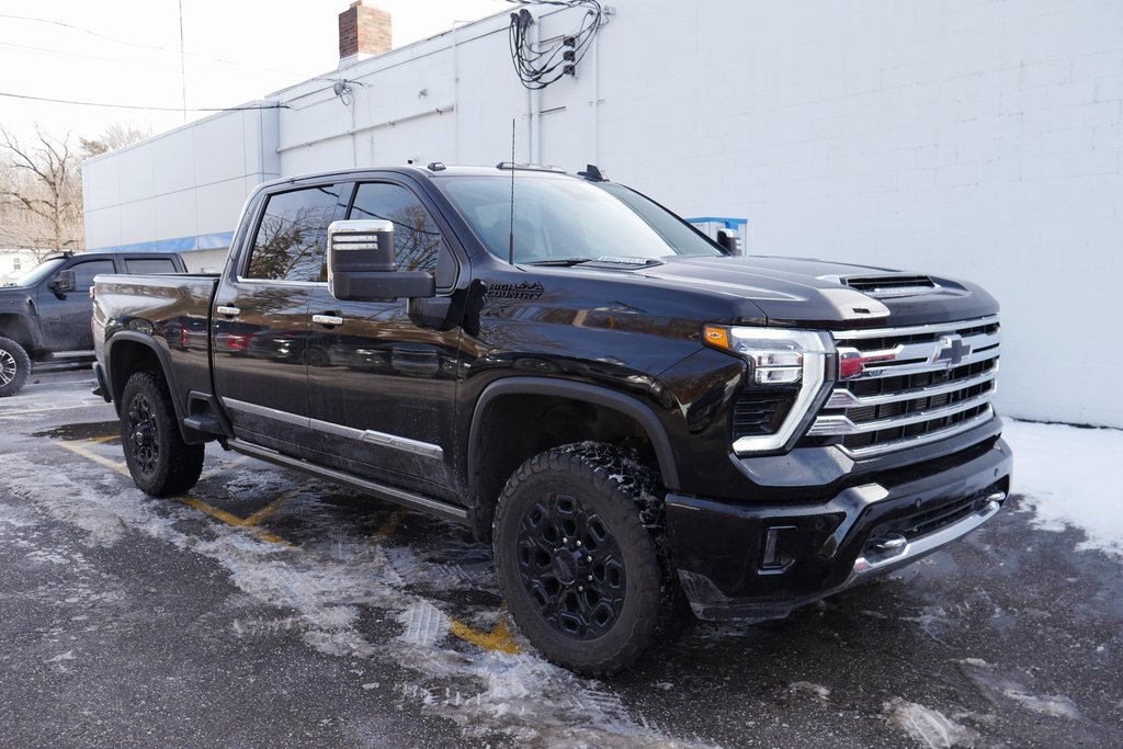 Used 2024 Chevrolet Silverado 2500 High Country w/ High Country Premium Package image 2