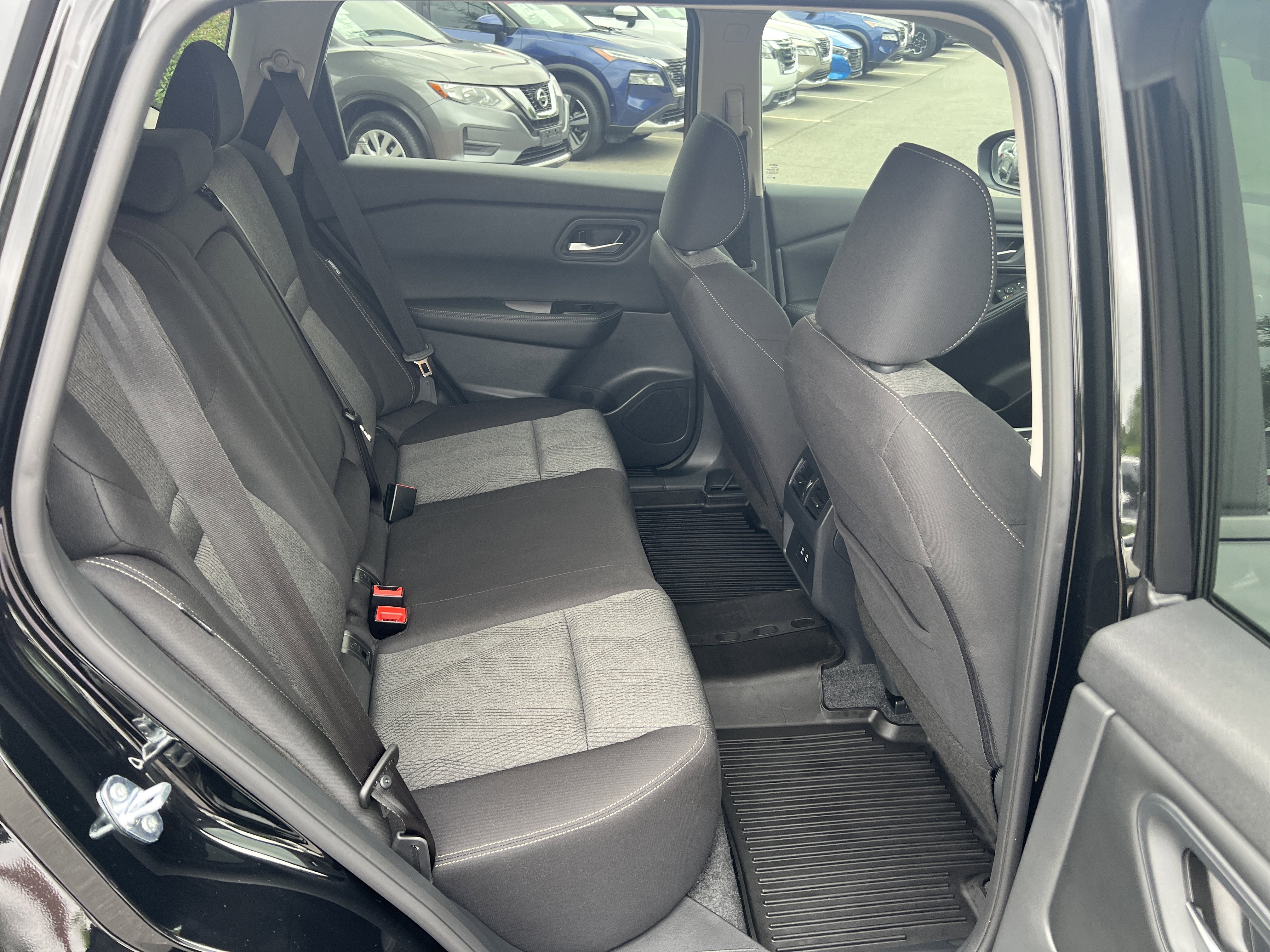 Certified 2026 Nissan Rogue SV FWD image 41