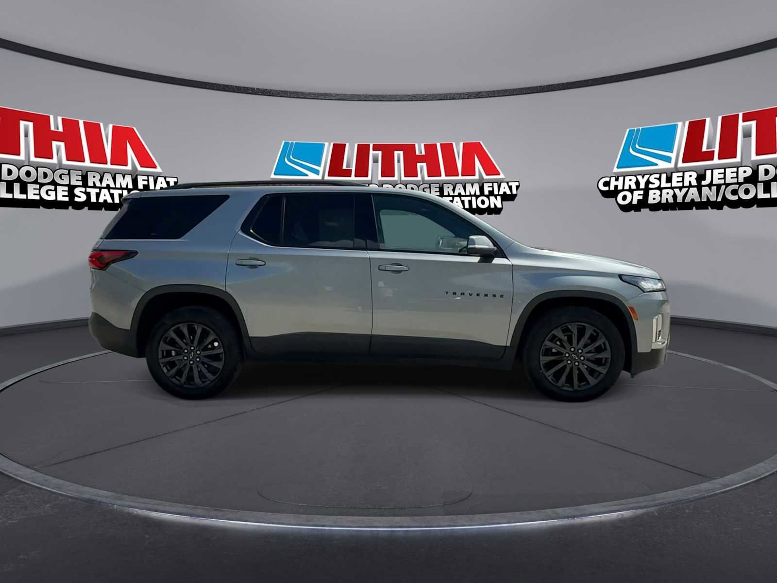 Used 2023 Chevrolet Traverse RS image 9