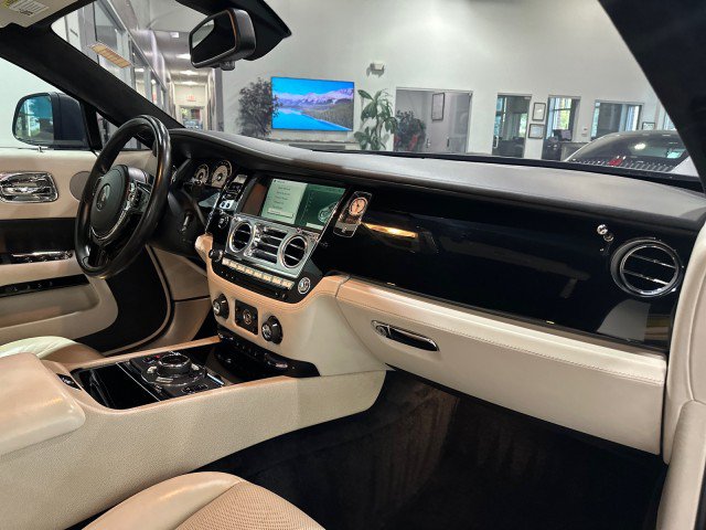 Used 2015 Rolls-Royce Wraith RWD image 62