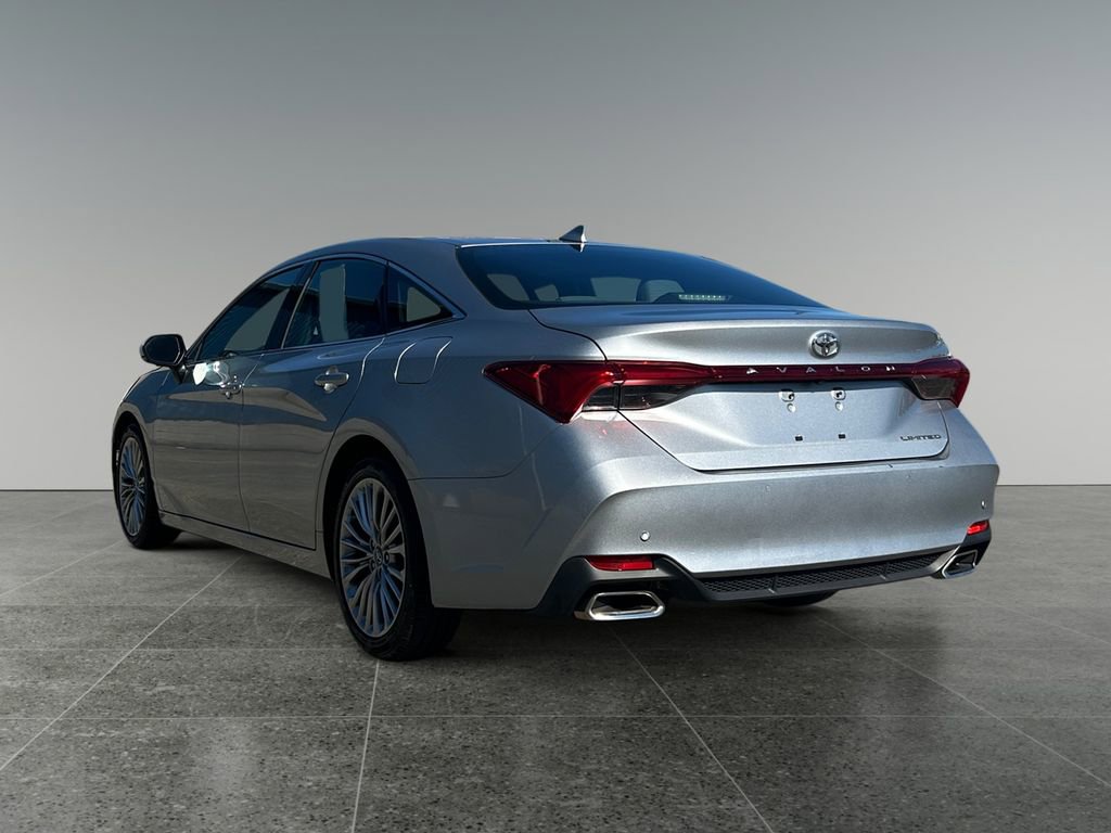 Used 2019 Toyota Avalon Limited image 5