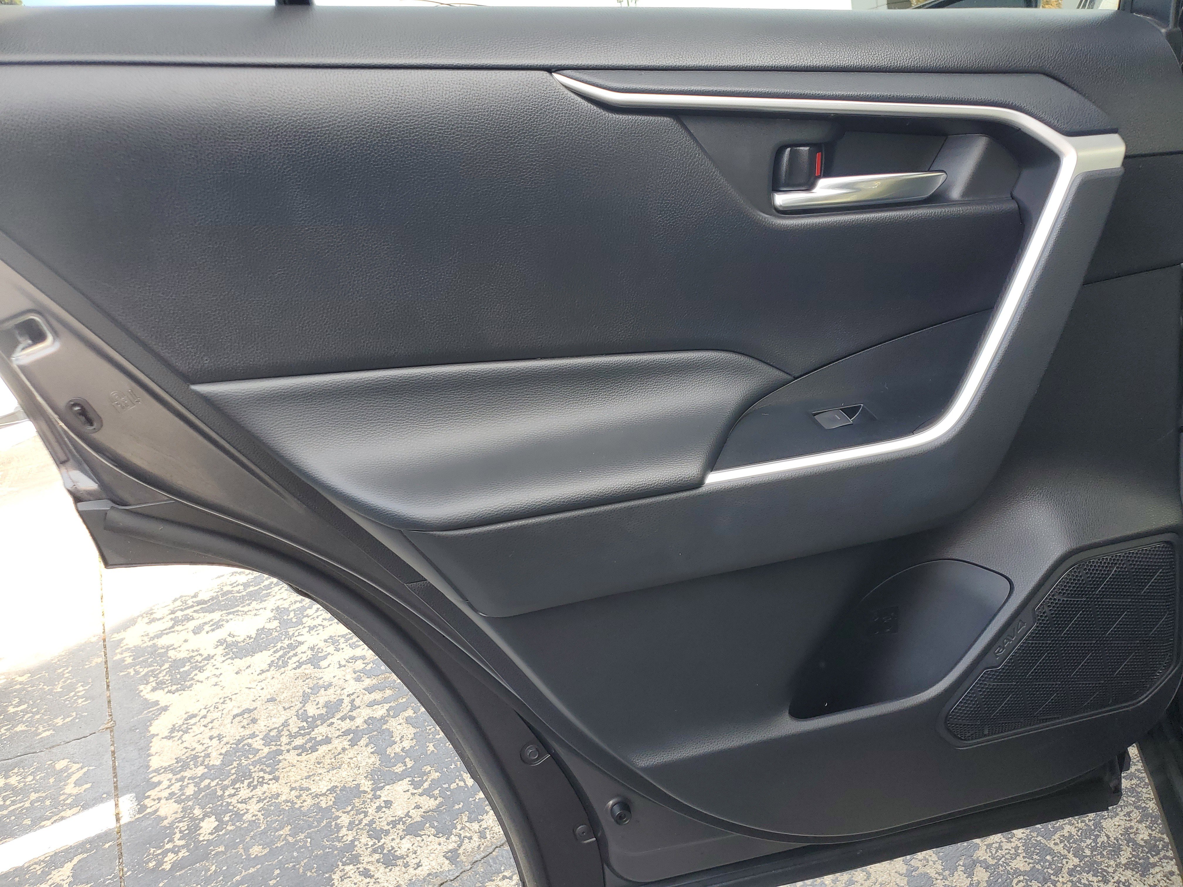 Used 2022 Toyota RAV4 XLE image 15